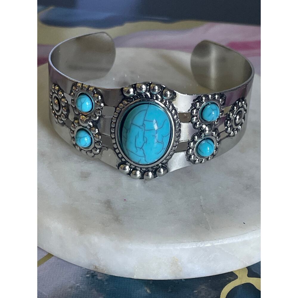 Skull unisex goth punk cuff bracelet